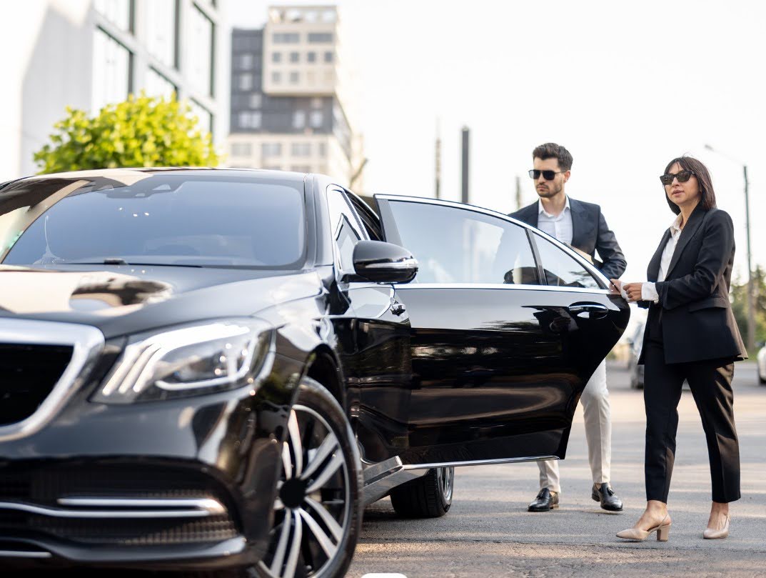Taxi Freiburg chauffeur with luxury Mercedes